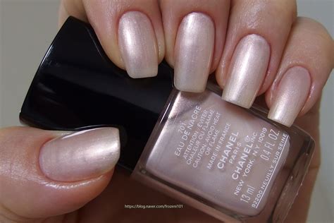 chanel nail polish eau de nacre|Chanel le vernis nails.